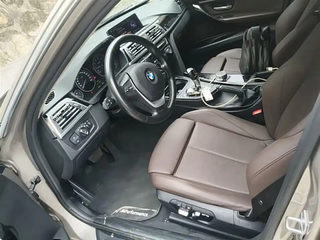 BMW 3 Series 2019 — фото 15