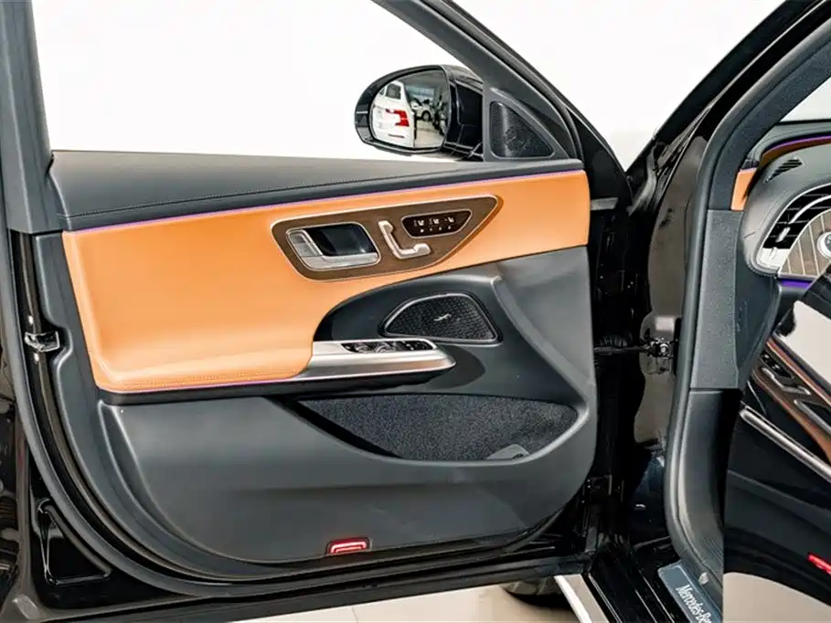 Mercedes-Benz E-Class 2025 — фото 16