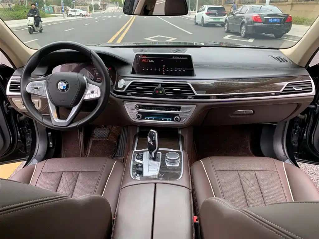 BMW 7 Series 2021 — фото 19