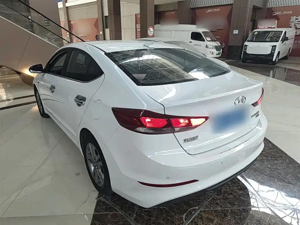 Hyundai Elantra 2016 — фото 5