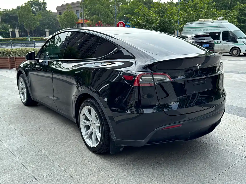 Tesla Model Y 2022 — фото 6