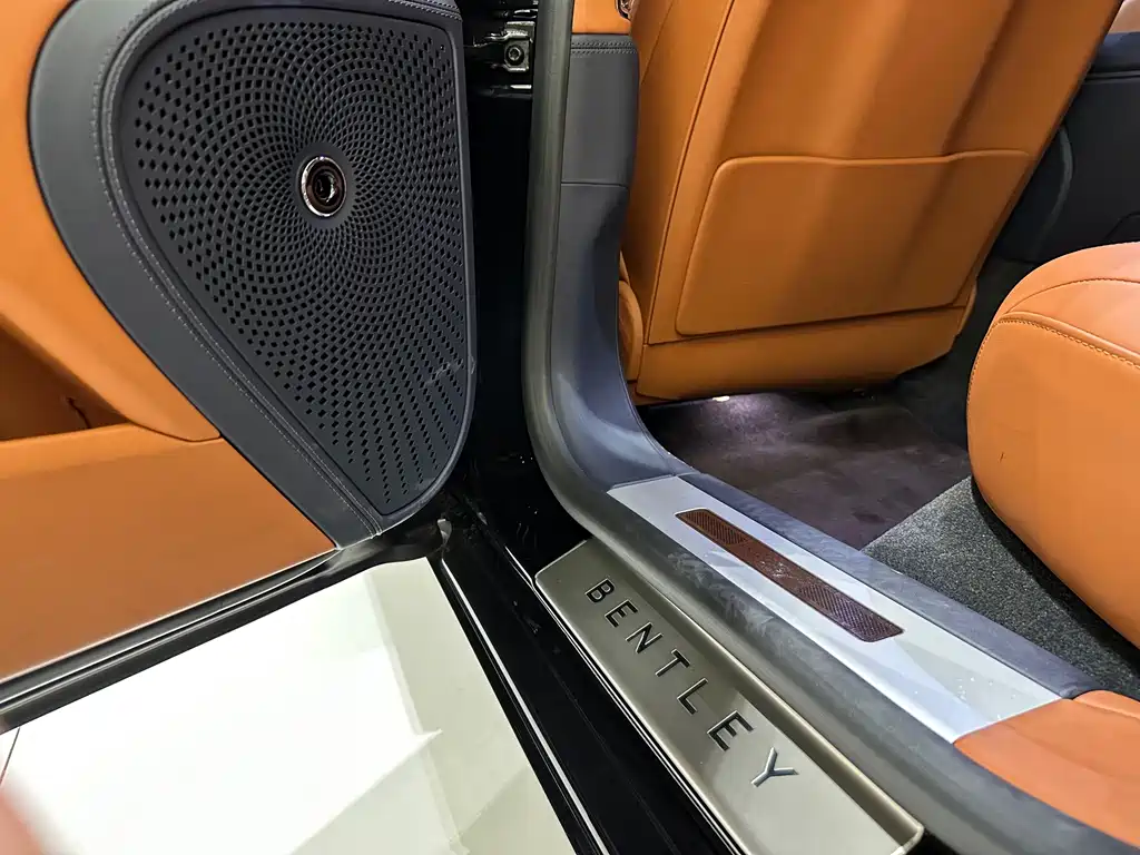 Bentley Flying Spur 2021 — фото 14