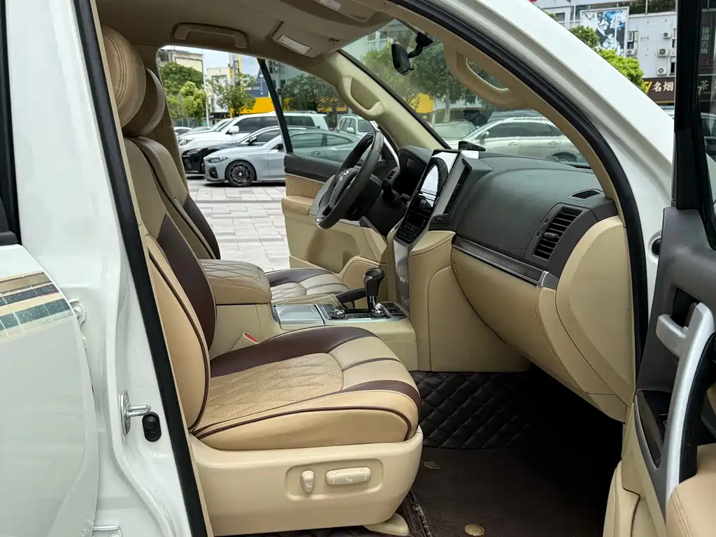 Toyota Land Cruiser 2018 — фото 12