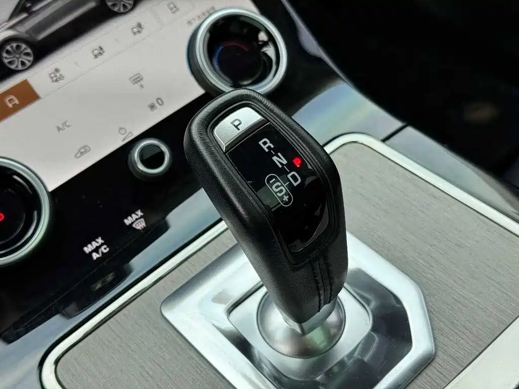 Land Rover Evoque 2023 — фото 14