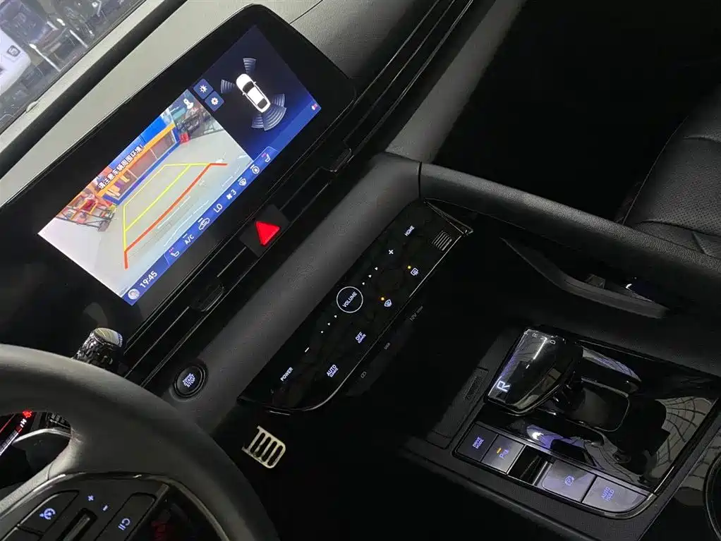 Hyundai Elantra 2022 — фото 10