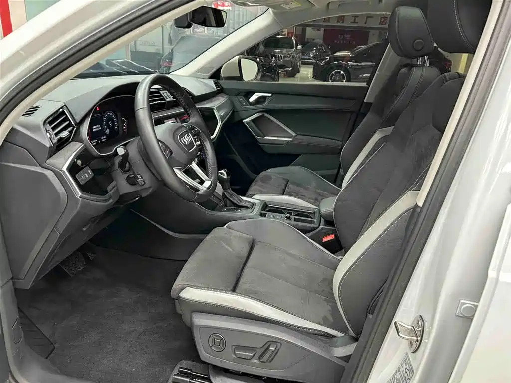 Audi Q3 2023 — фото 11