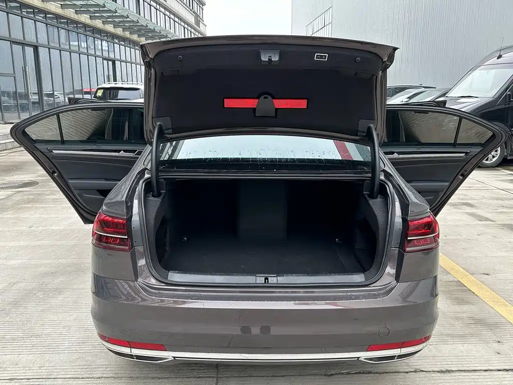 Volkswagen Phideon 2018 — фото 8