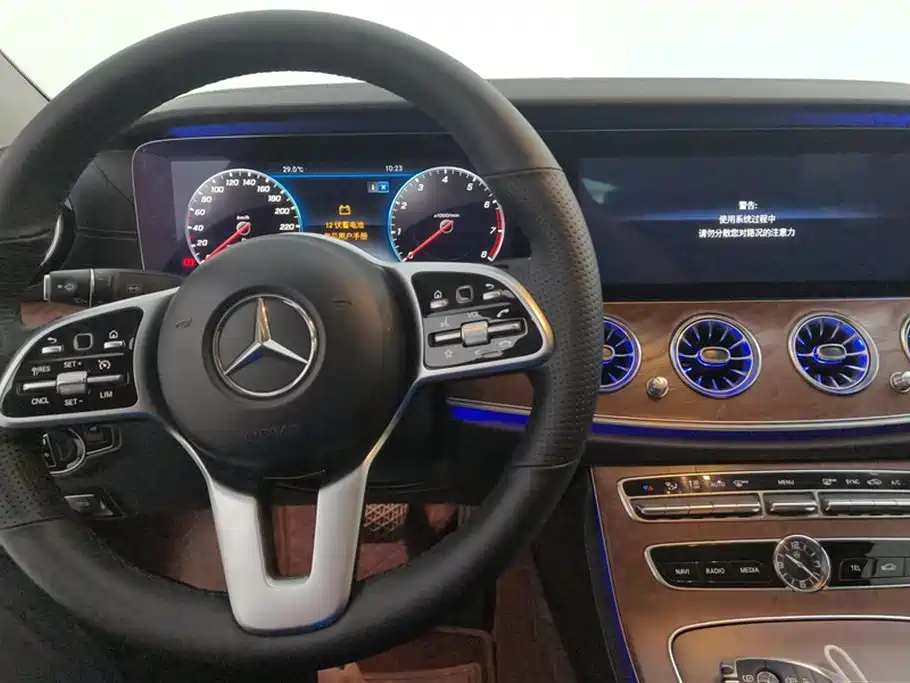 Mercedes-Benz E-Class 2019 — фото 12