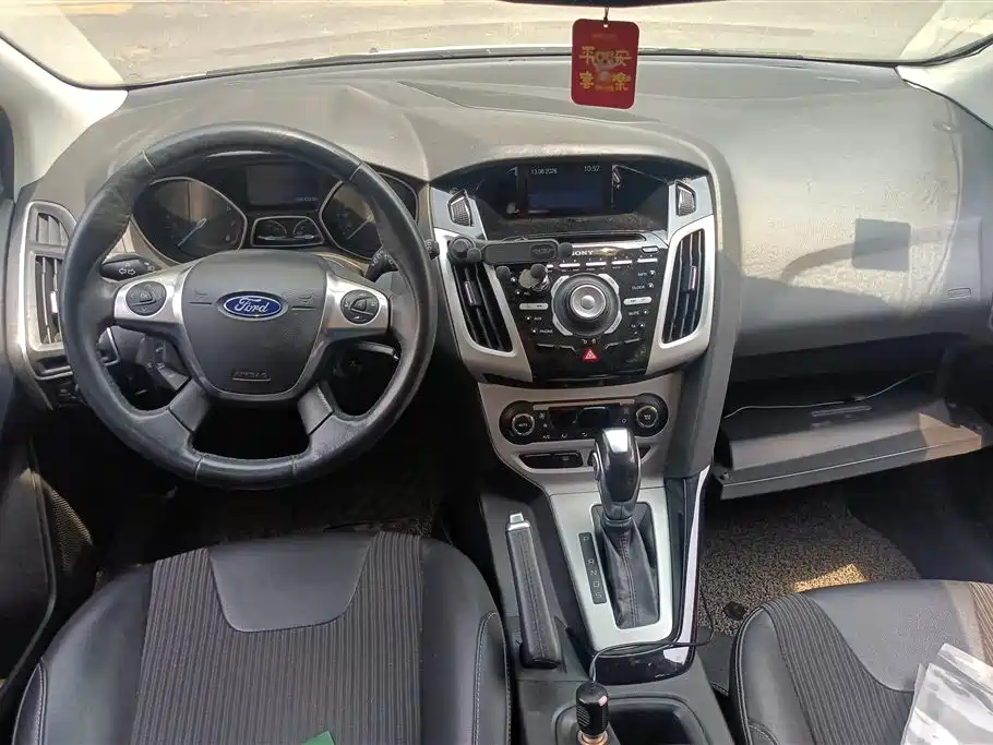Ford Focus 2015 — фото 12