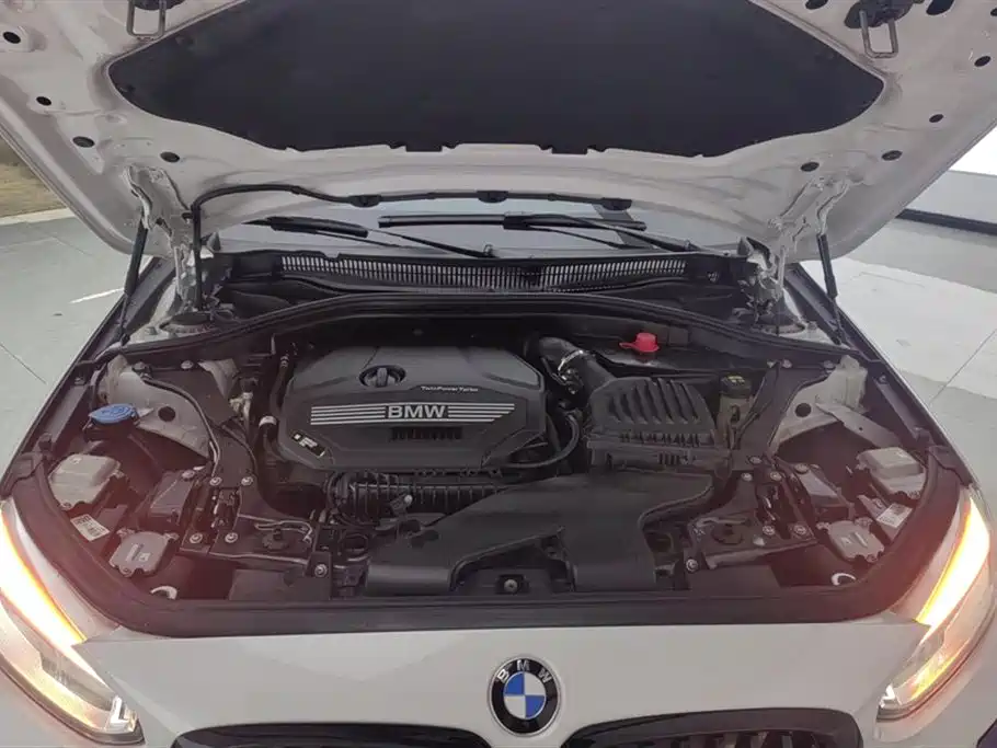 BMW 1 Series 2021 — фото 10