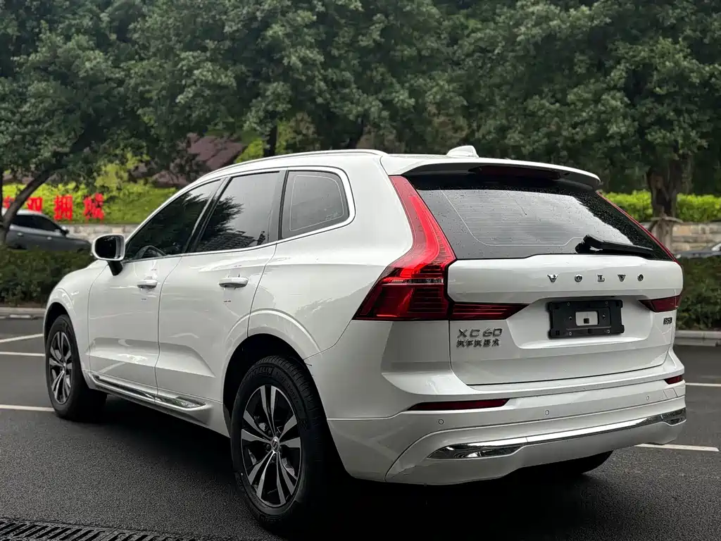 Volvo XC60 2022 — фото 10