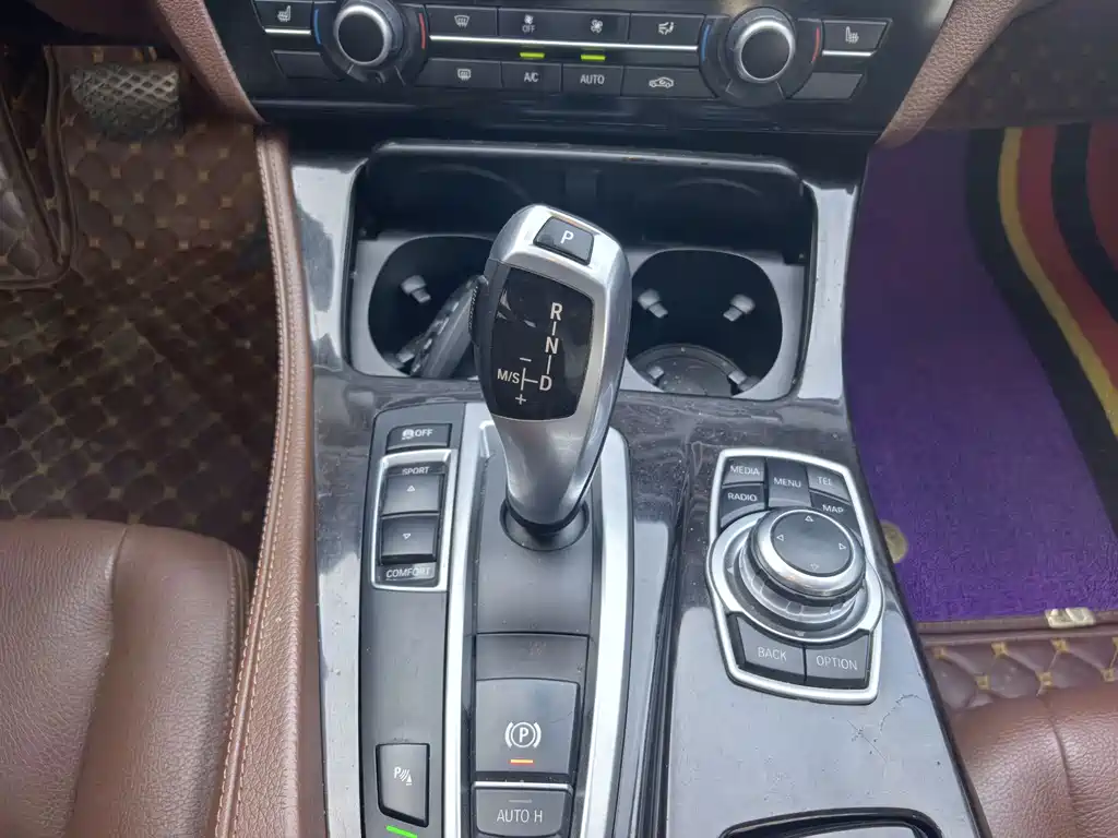 BMW 5 Series 2015 — фото 9
