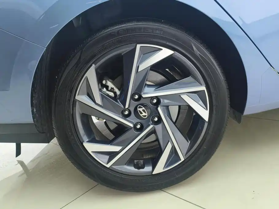 Hyundai Elantra 2024