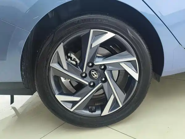 Hyundai Elantra 2024