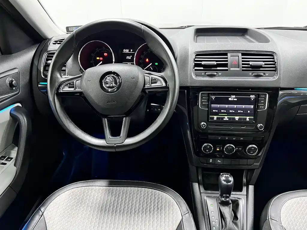 Skoda Yeti 2019 — фото 12