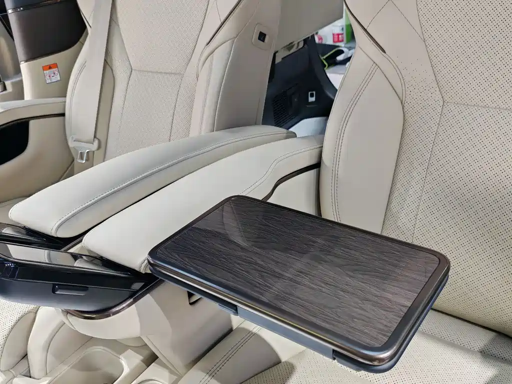 Toyota Alphard — фото 19