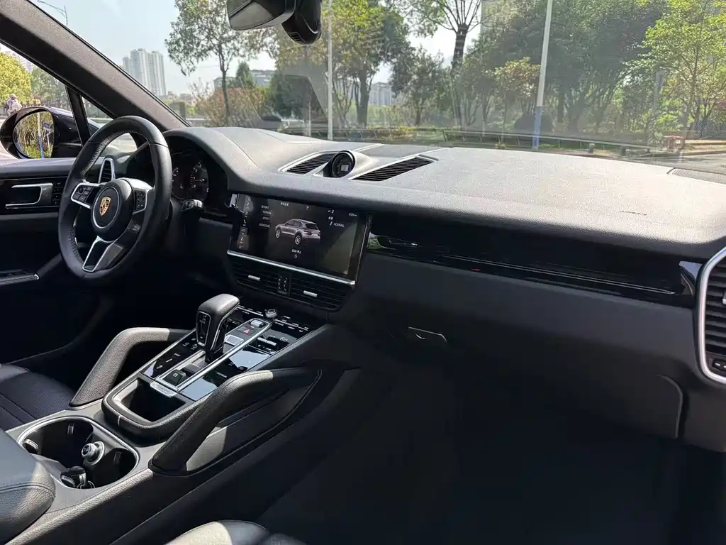 Porsche Cayenne 2018 — фото 10