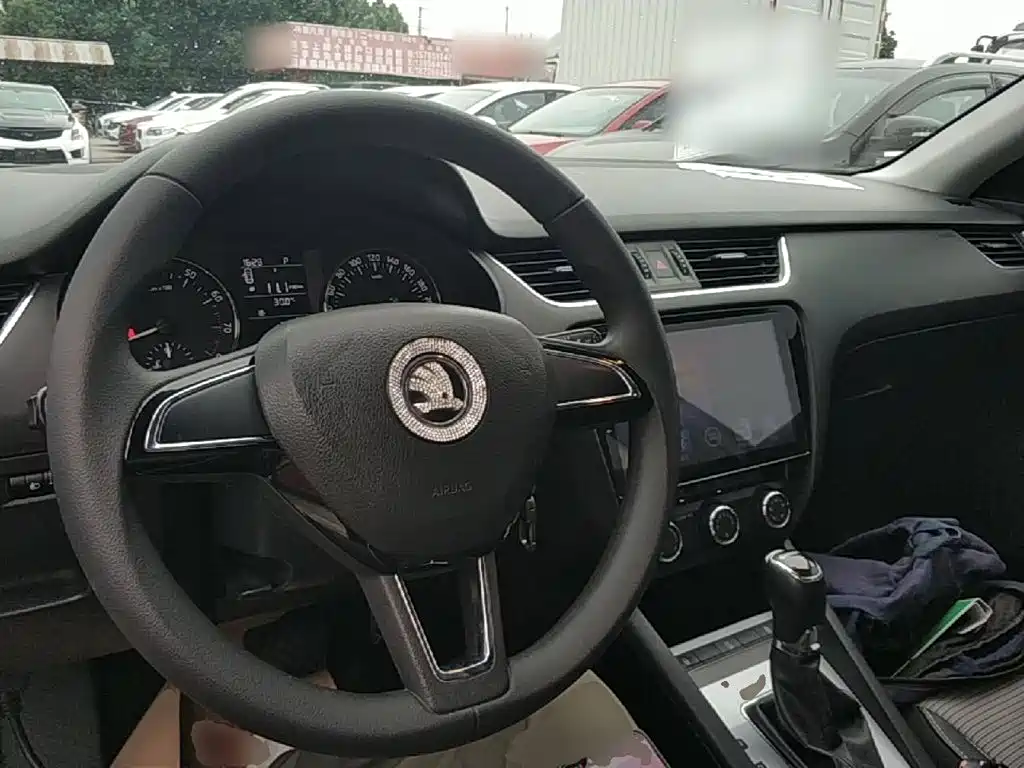 Skoda Octavia 2017 — фото 10