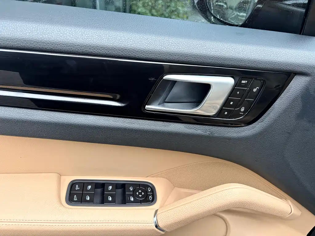 Porsche Cayenne 2018 — фото 12