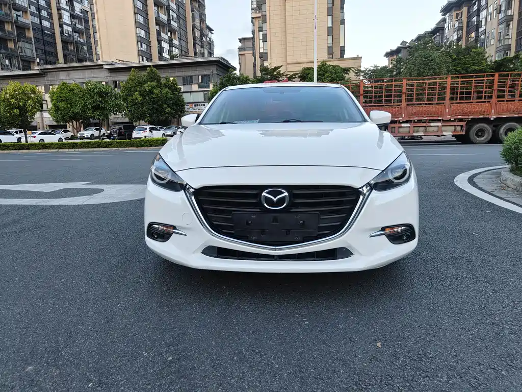 Mazda 3 Axela 2017 — фото 2