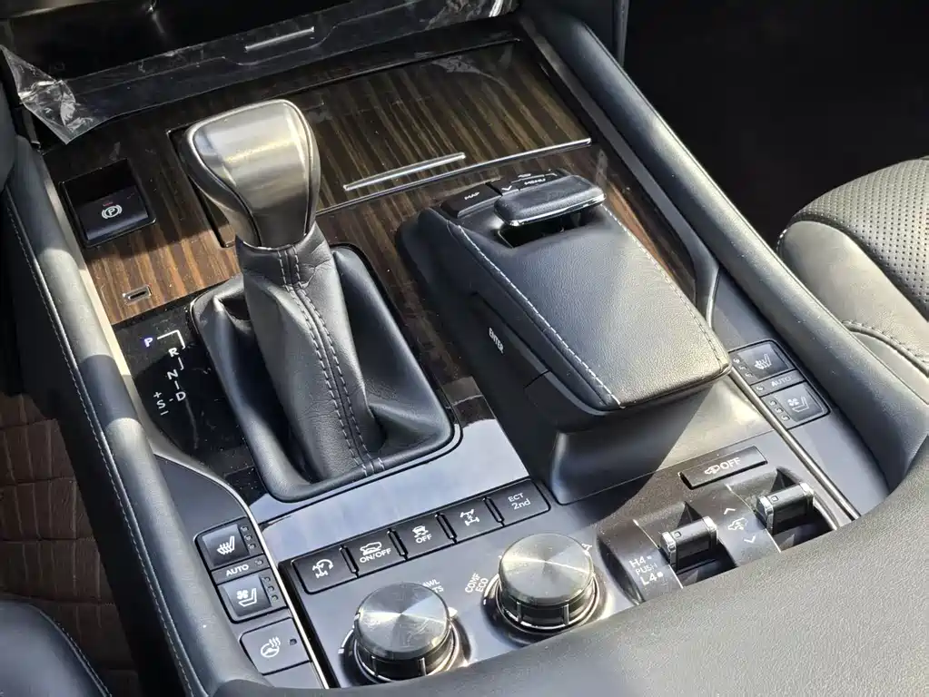 Lexus LX 2022 — фото 13