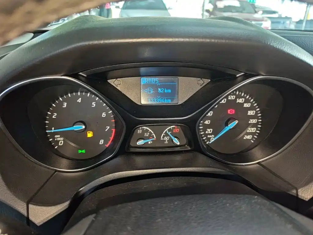 Ford Focus 2014 — фото 12