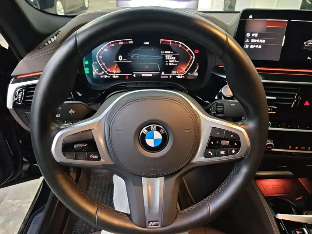 BMW 5 Series 2021 — фото 11