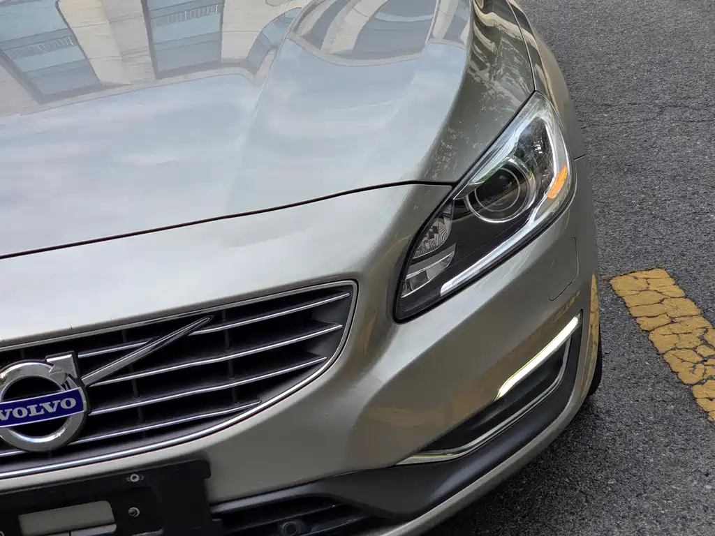 Volvo S60 2015 — фото 12