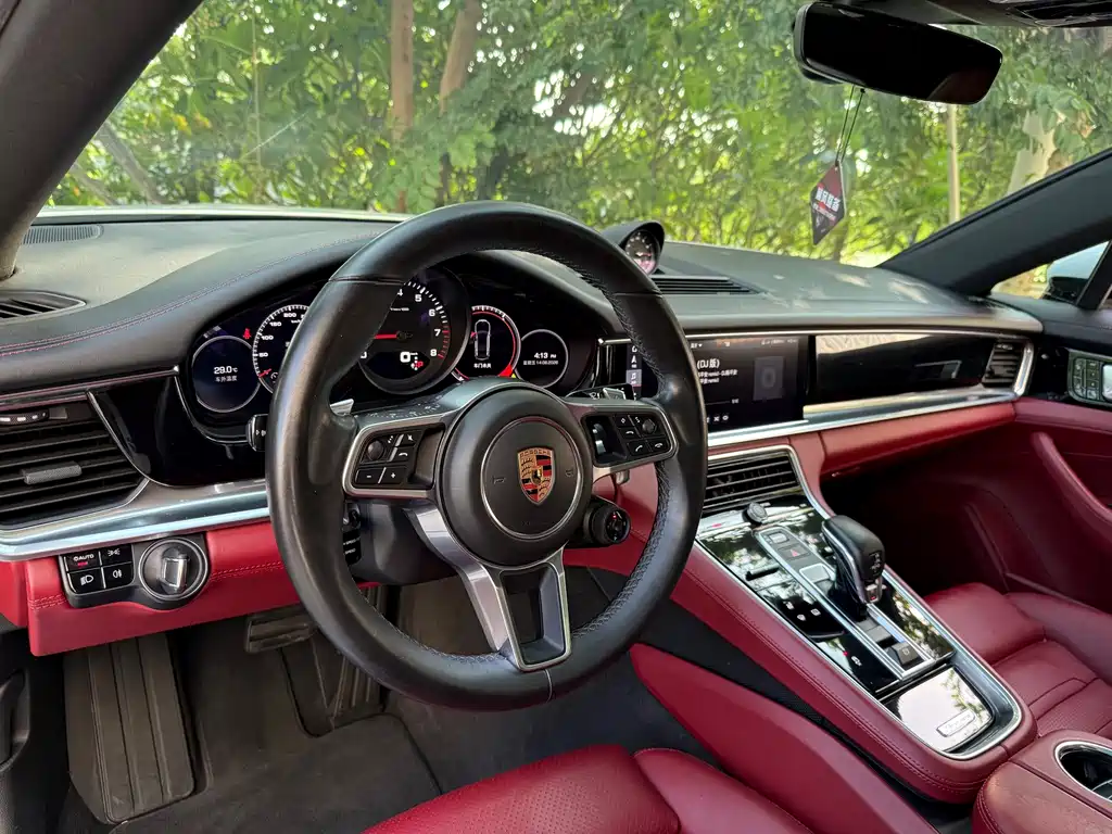 Porsche Panamera 2018 — фото 16