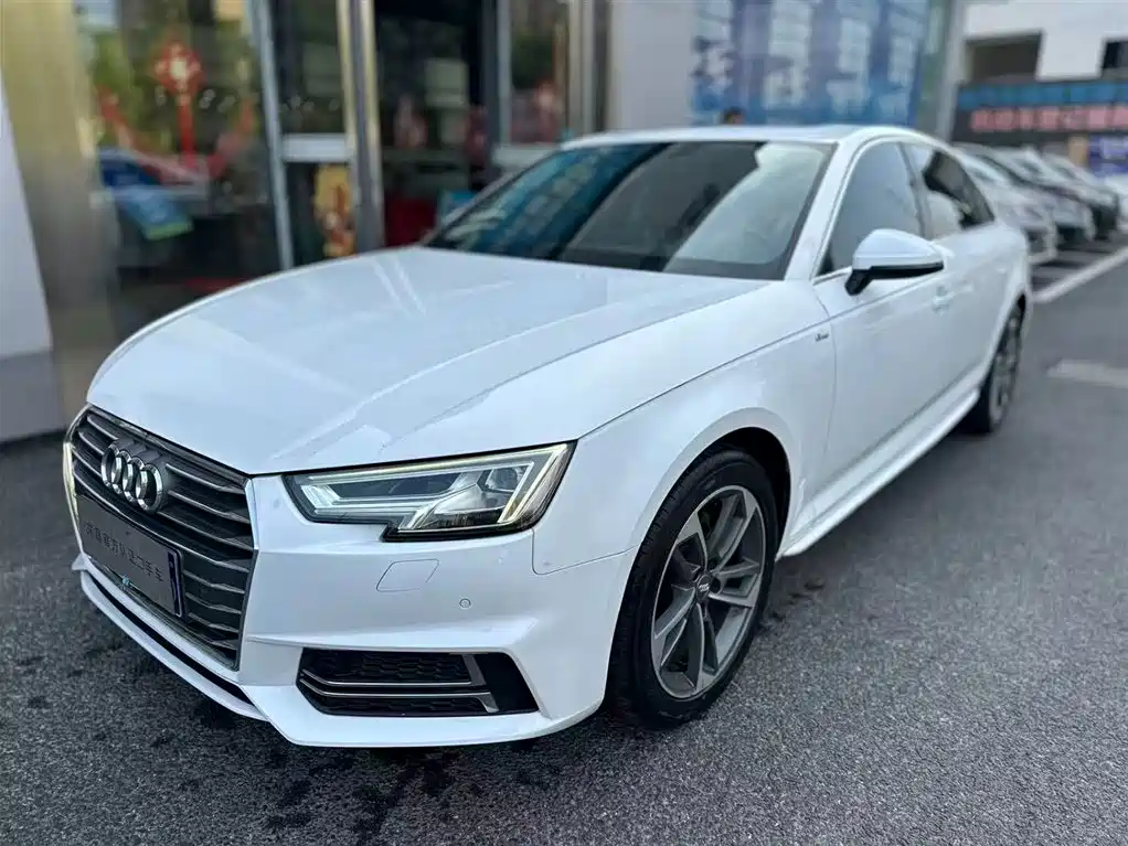 Audi A4L 2018 — фото 1