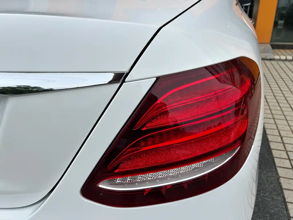 Mercedes-Benz E-Class 2018 — фото 45