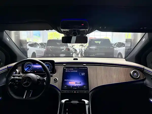 Mercedes-Benz EQE SUV 2026