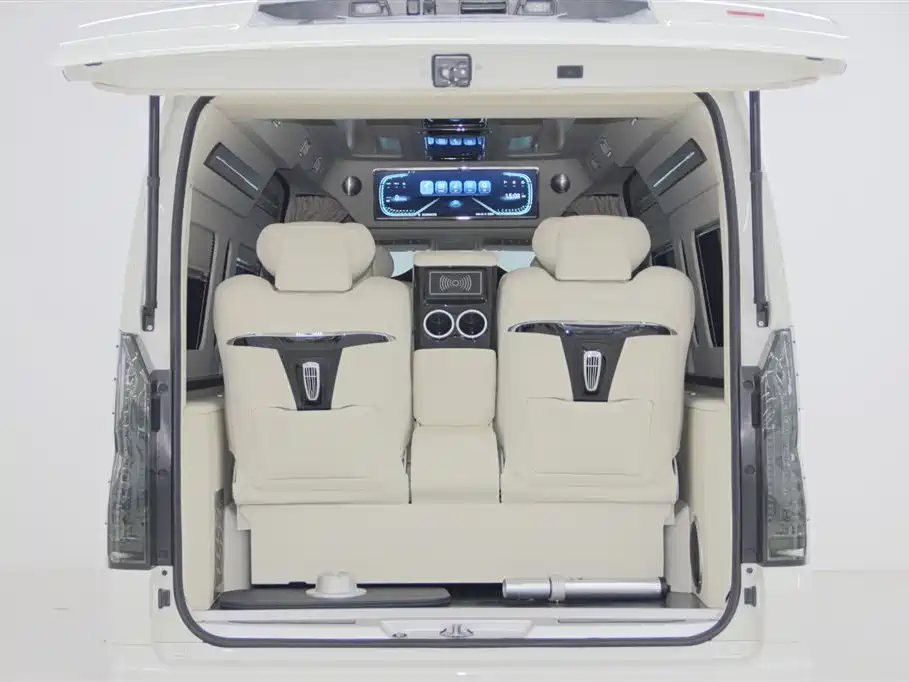Toyota Hiace 2025 — фото 43