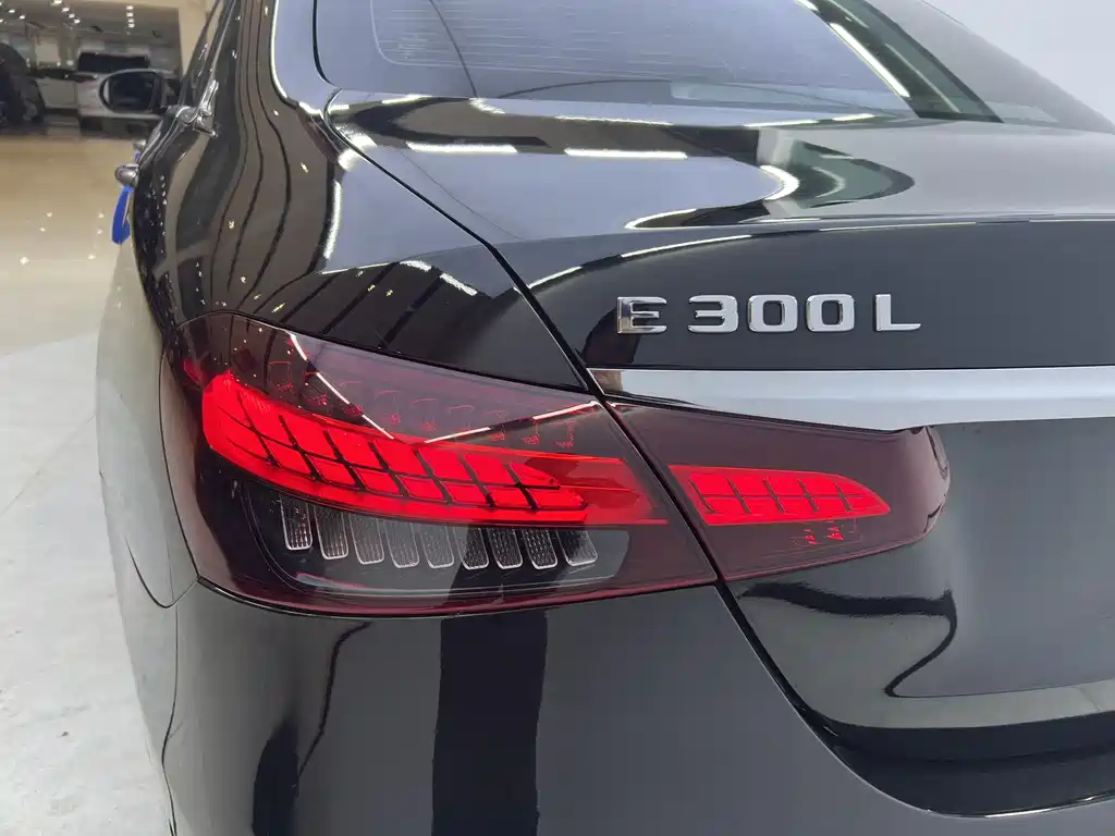 Mercedes-Benz E-Class 2022 — фото 12