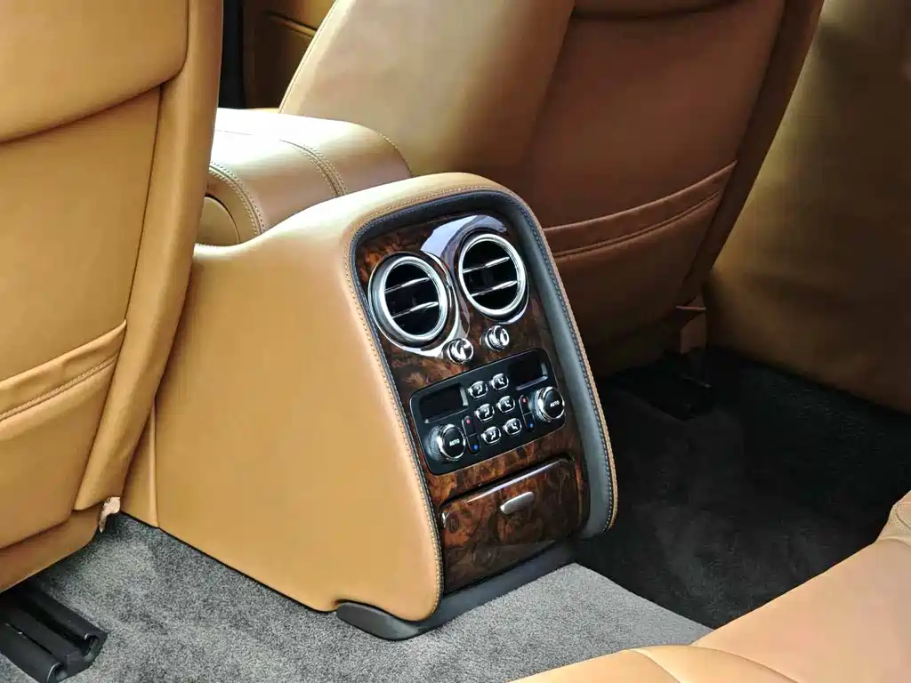 Bentley Flying Spur 2011 — фото 11