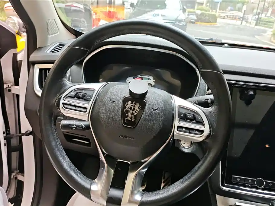 Roewe RX5 New Energy 2017 — фото 15
