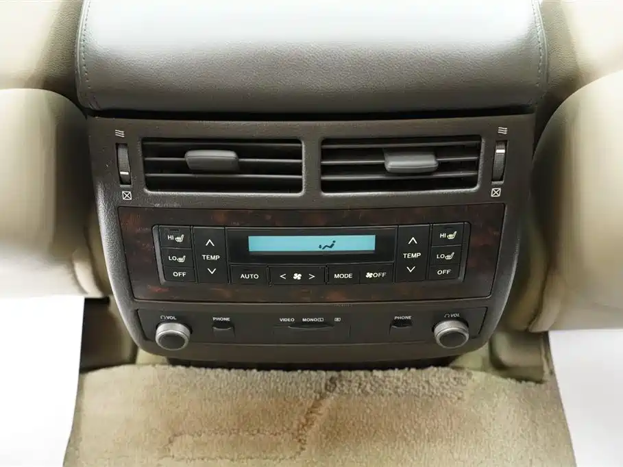 Toyota Land Cruiser 2010 — фото 21