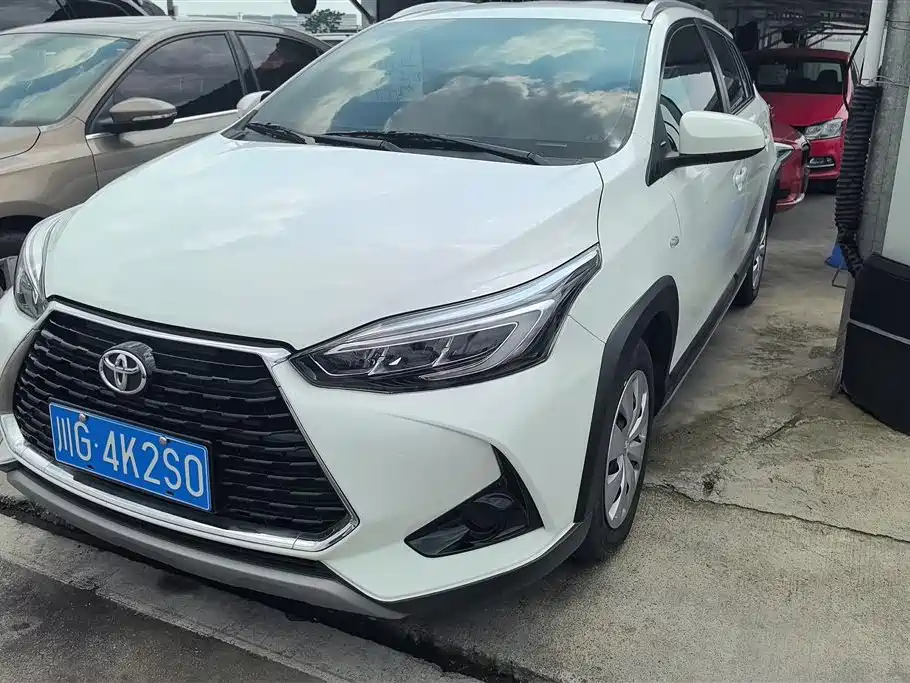 Toyota Yaris L 2021 — фото 1
