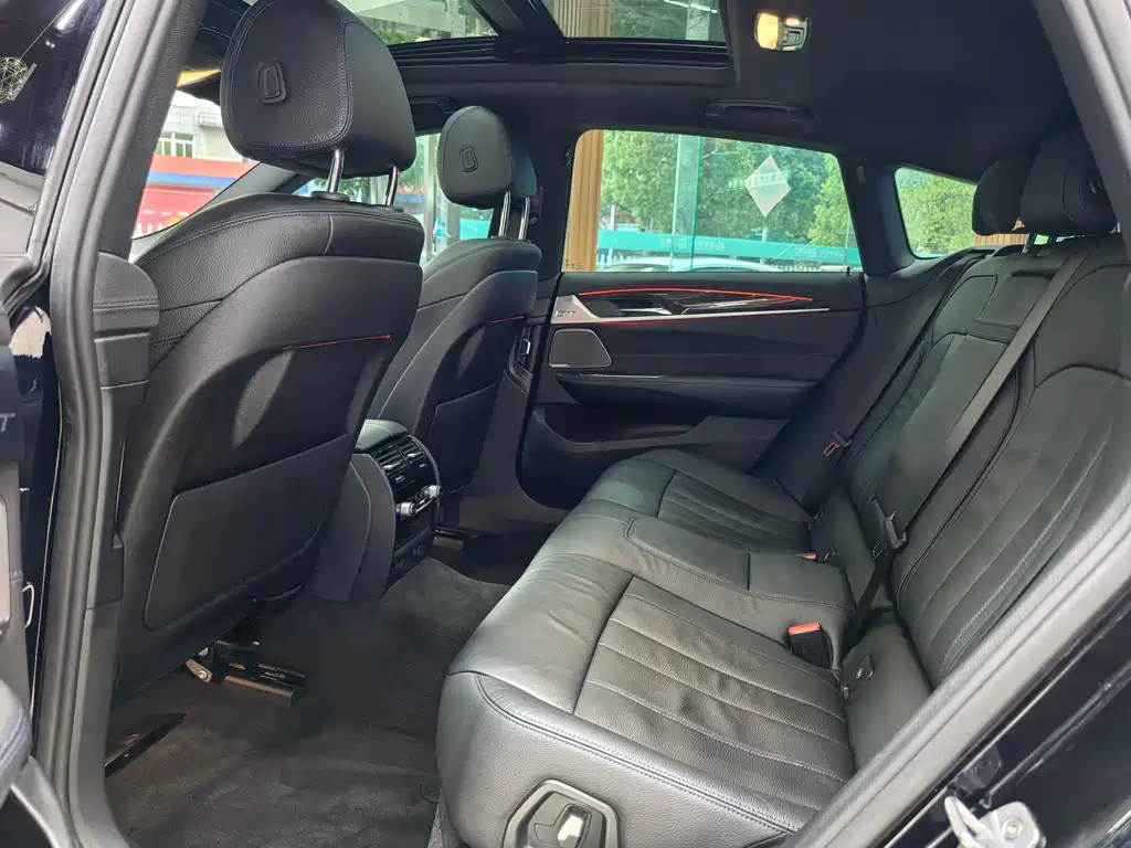 BMW 6 Series GT 2019 — фото 16