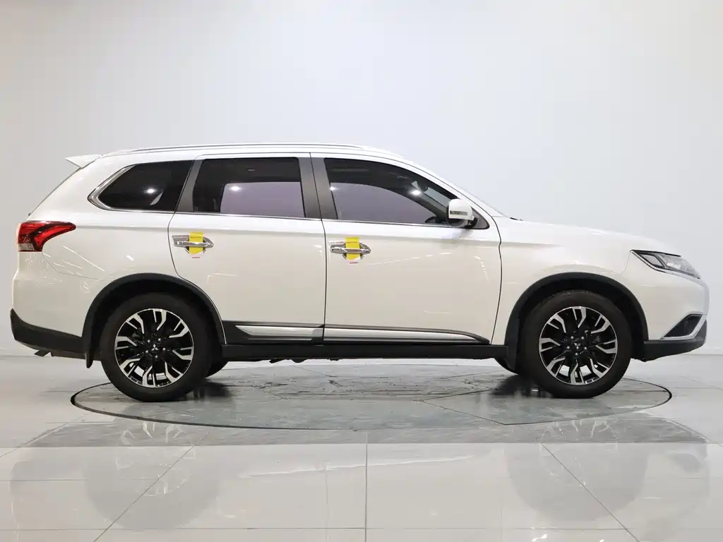 Mitsubishi Outlander 2019 — фото 9
