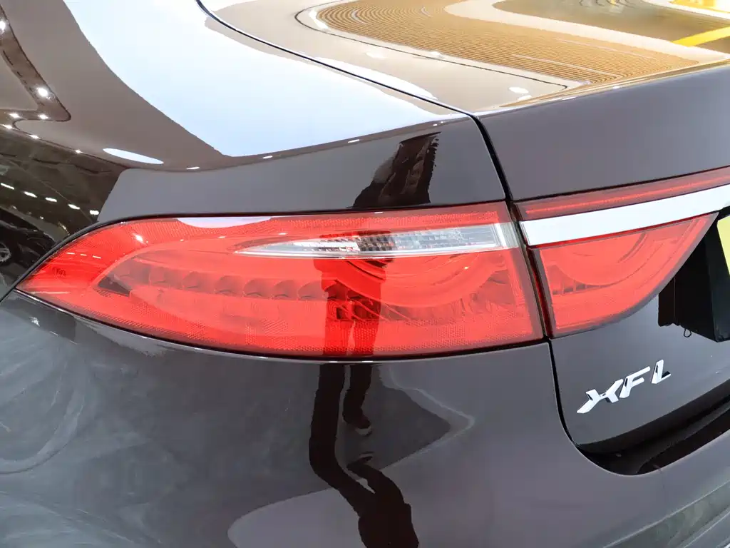 Jaguar XFL 2016 — фото 12
