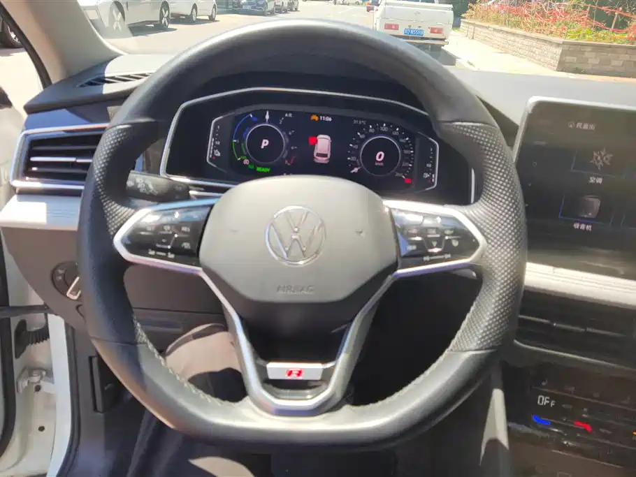Volkswagen Tiguan L PHEV 2023 — фото 15