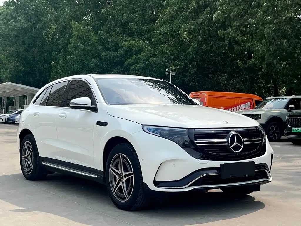 Mercedes-Benz EQC 2023 — фото 3