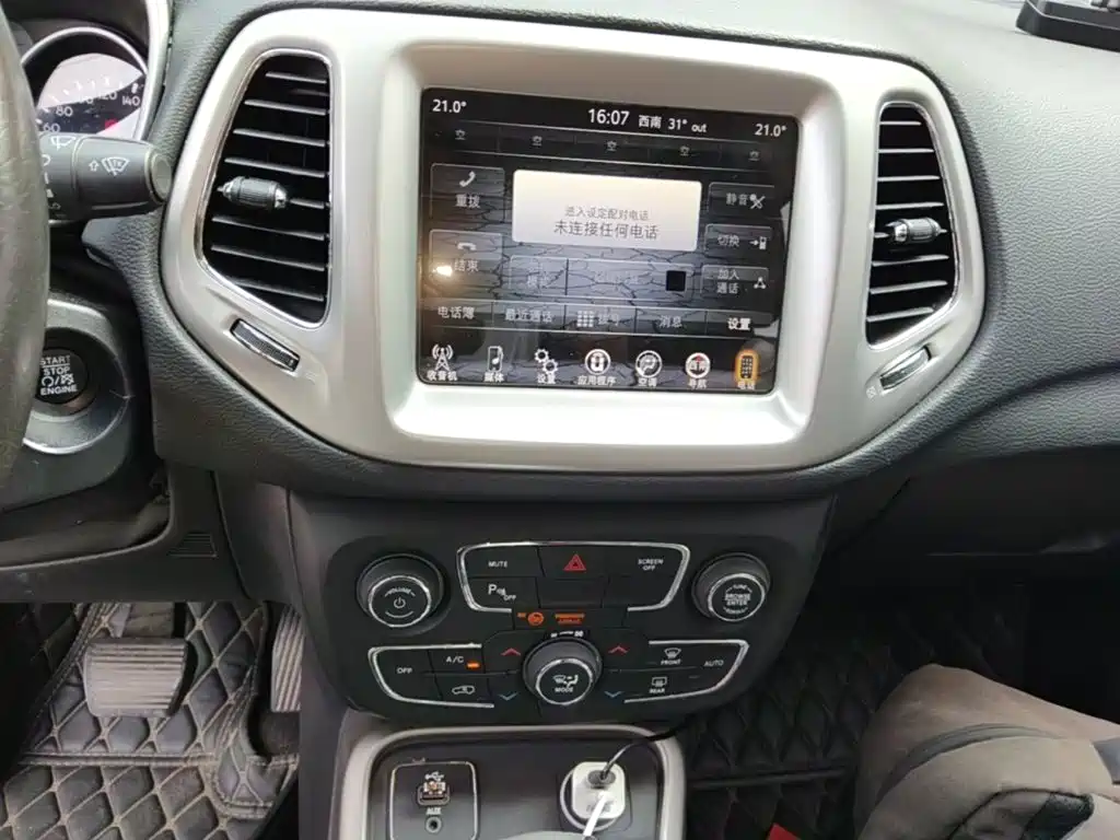 Jeep Compass 2018 — фото 13