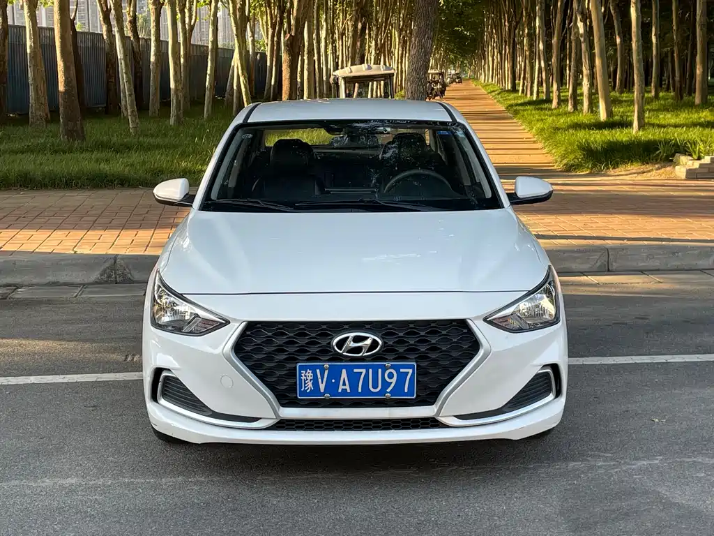 Hyundai Elantra 2020 — фото 1