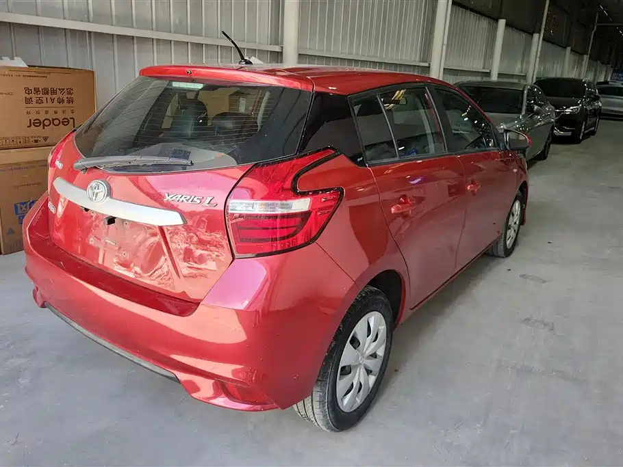 Toyota Yaris L 2017 — фото 3