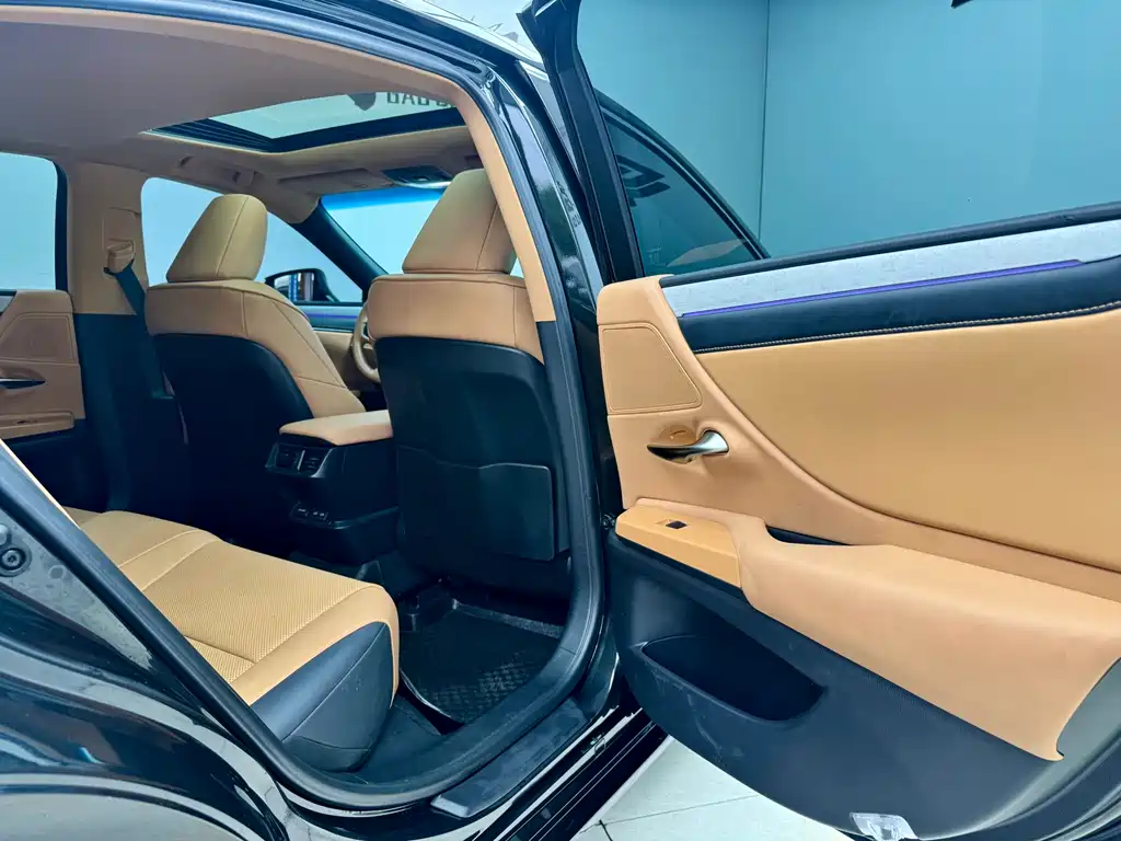 Lexus ES 2025 — фото 11