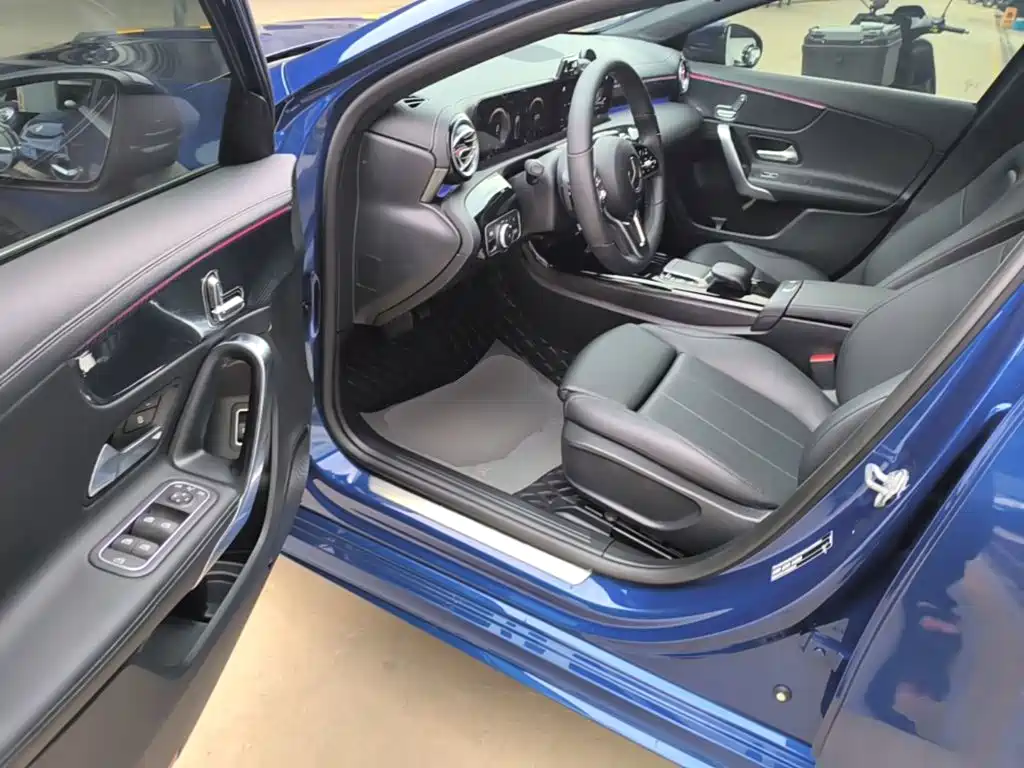 Mercedes-Benz A-Class 2023 — фото 16
