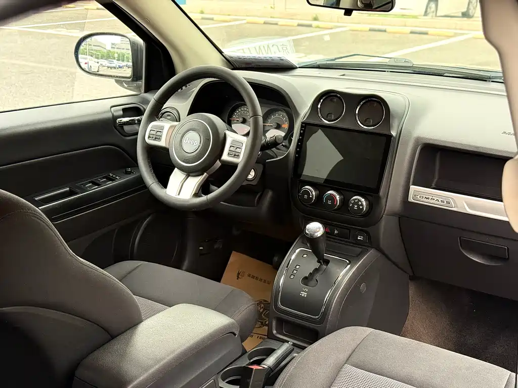 Jeep Compass 2013 — фото 16