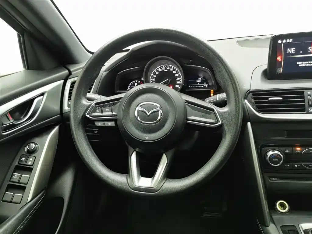 Mazda CX-4 2018 — фото 11